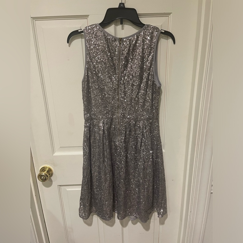 Issi Dress - Picture 4 of 7